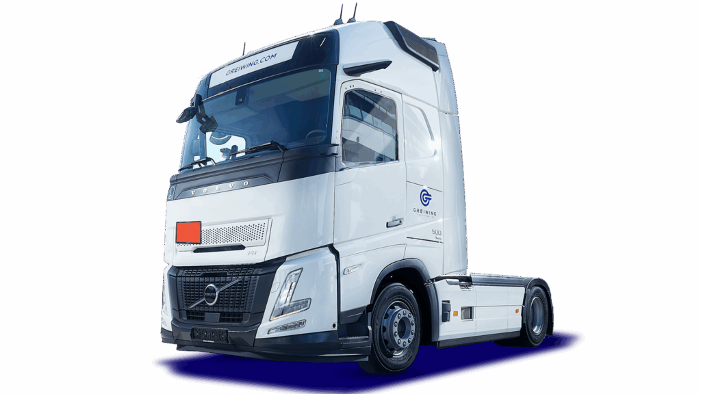 Volvo FH in weiß mit ADR Hinweis.
